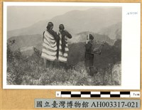 藏品(臺灣原住民風俗照片：泰雅族婦女背影)的圖片